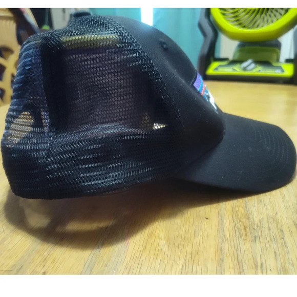 The Patagonia P-6 Logo LoPro Trucker Hat Cap - Picture 4 of 6